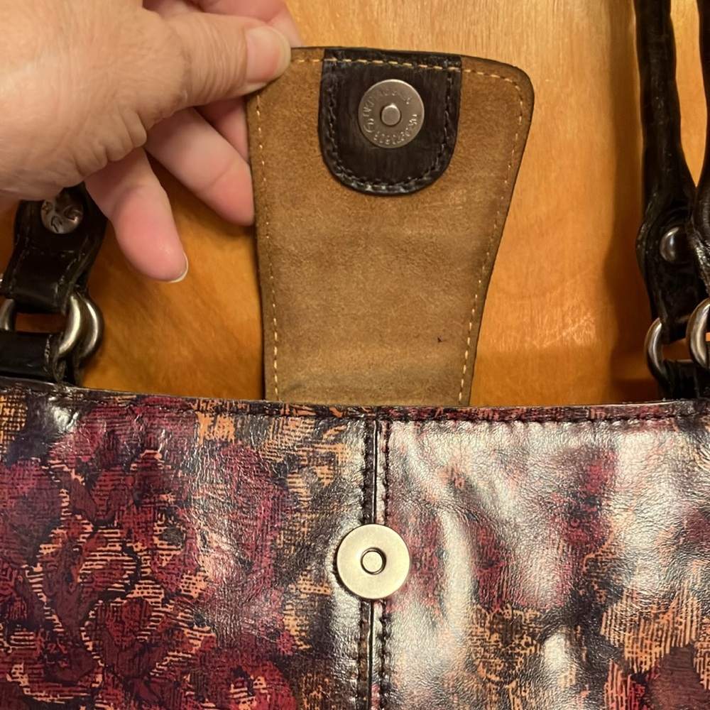 PATRICI NASH SHOULDER BAG. BLACK LEATHER WITH MARROON & LIGHT ORANGEISH FLOWERS - Picture 16 of 16